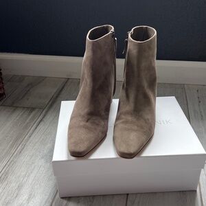 New Manolo Blahnik Tolarc Suede Zip Ankle Booties